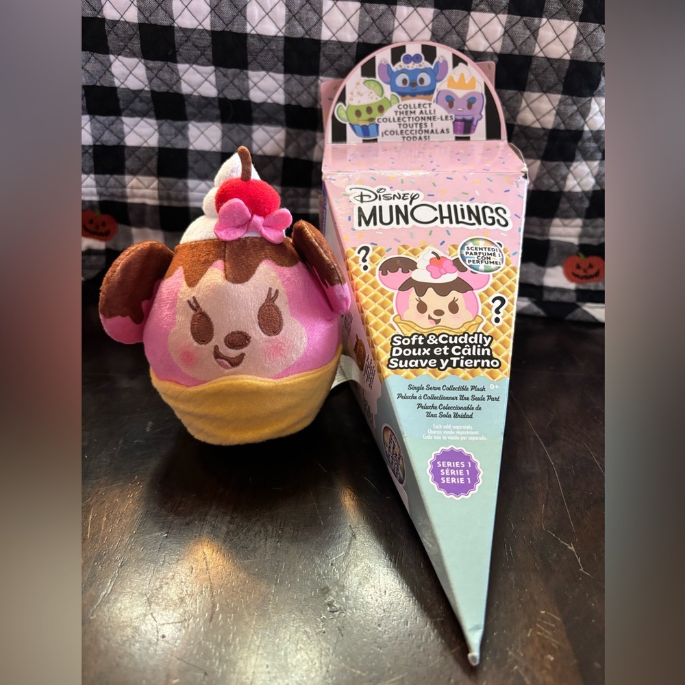 Disney Munchlings Series 1 Confirmed Strawberry Sundae Waffle Bowl Minnie Mouse - Picture 1 of 3